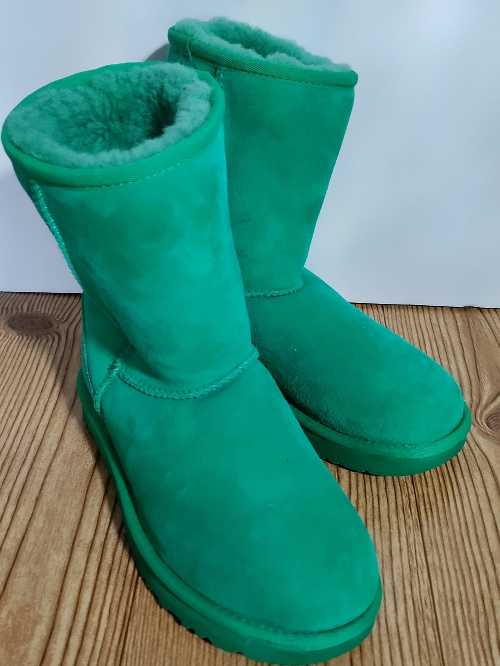 UGG Classic Short II Emerald Green Suede Sheepskin Boots Size 6